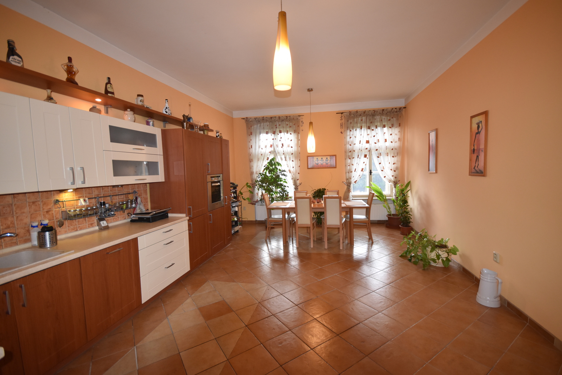 Prodej prostorného bytu 3+1 o výměře 164m2 v obci Vidnava - kopie